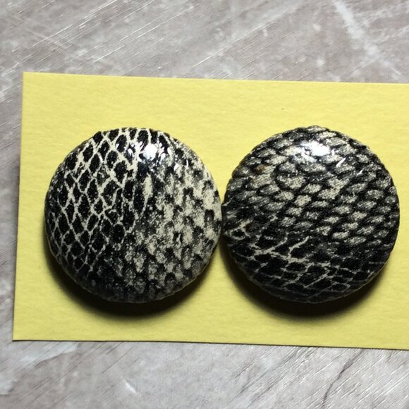 Sleek Sassy '80s Snakeskin Lg Circle Earrings Wild Retro Find #VintageEdge #80s - Picture 3 of 3
